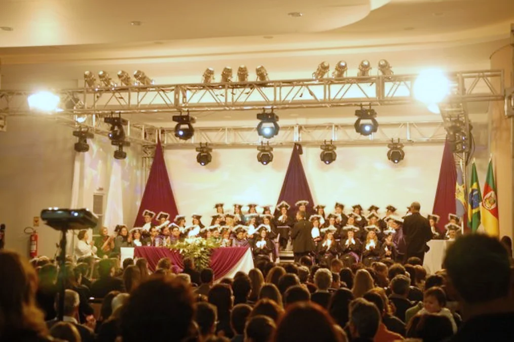 Formatura em formato auditório no Centro de Eventos